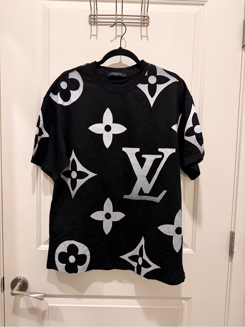 Louis Vuitton Monogram
Short-Sleeved T-Shirt Black Size XL